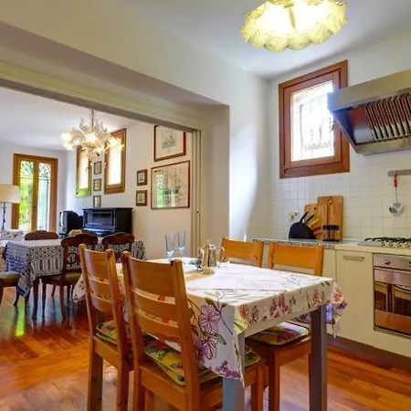Domus Carla Apartment *