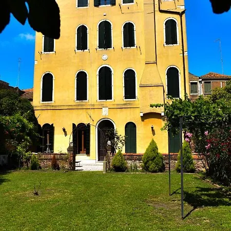 Domus Carla Apartment *