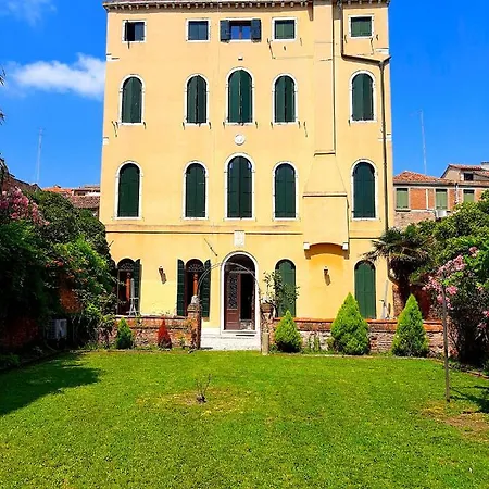 Domus Carla Apartment *